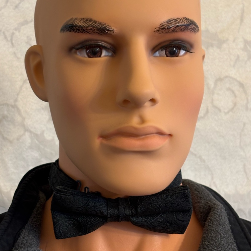 Mel Howard Black Intricately Embroidered Bow Tie (Good Condition)